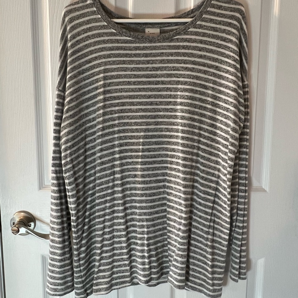 A. New. Day. Gray & White Striped Women’s Sweater XL